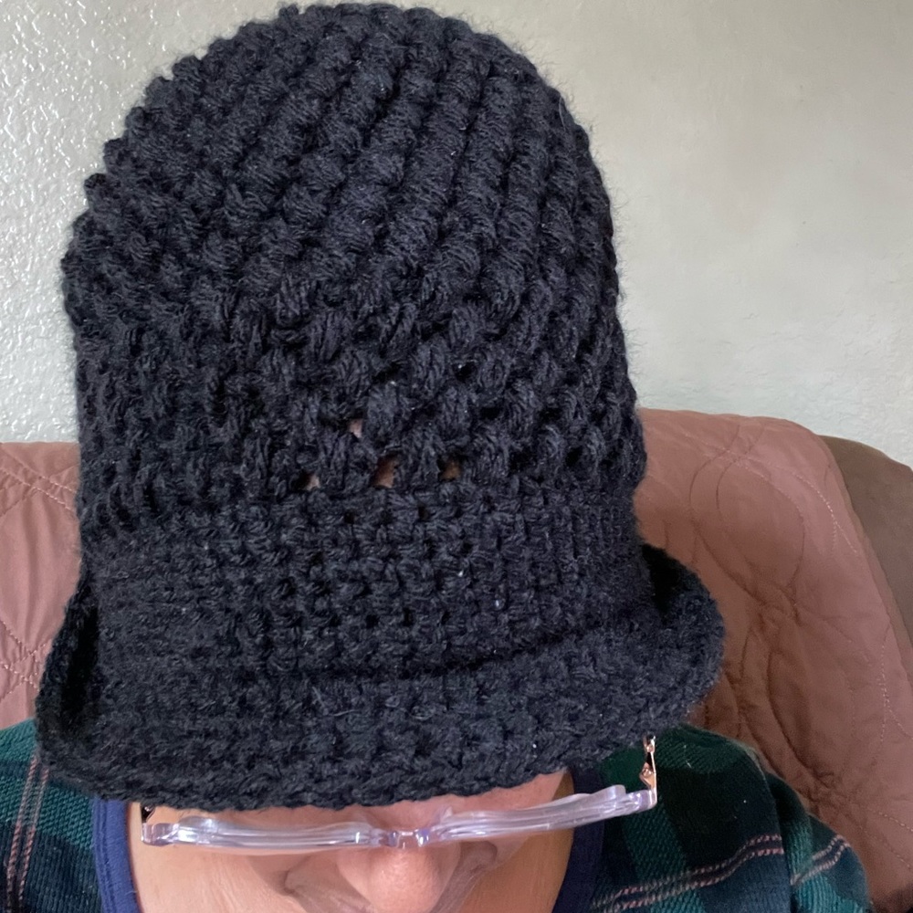 Warm black slouchy beanie with brim